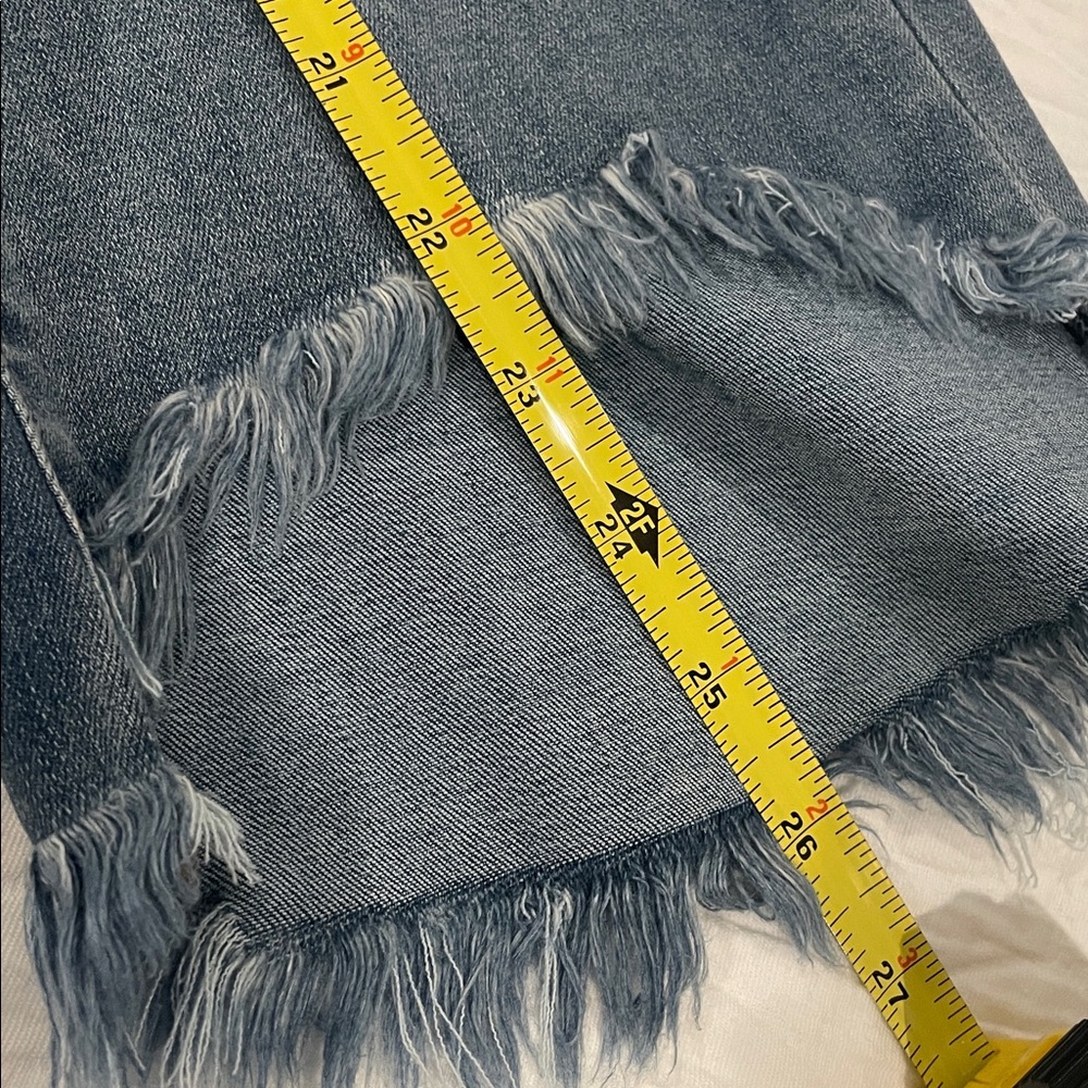 NWT Liverpool Crop Flare Blue Jeans w curved frayed ankle hem. Size 4/27 - Picture 10 of 10